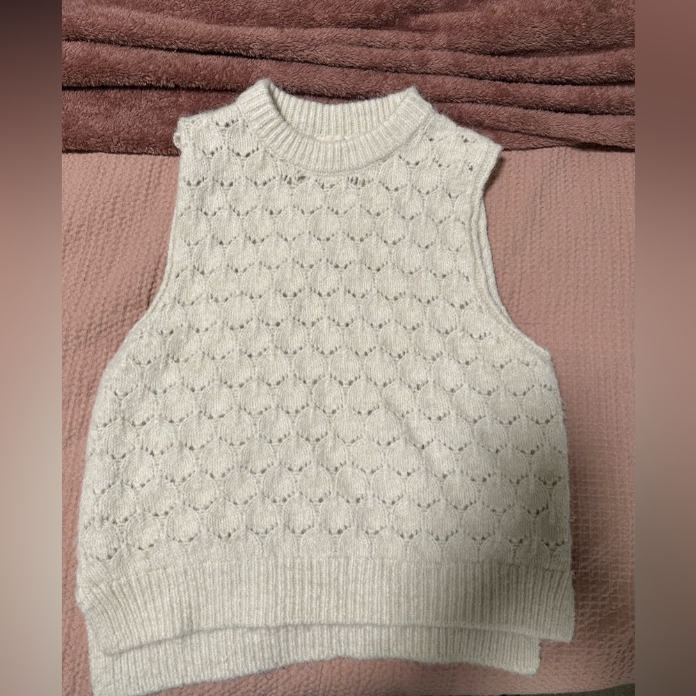 Universal thread cream sweater vest!